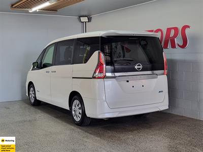 2017 Nissan Serena - Thumbnail