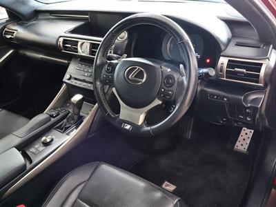 2016 Lexus IS 200t - Thumbnail