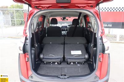 2016 Toyota Sienta - Thumbnail