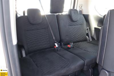 2016 Nissan Serena - Thumbnail