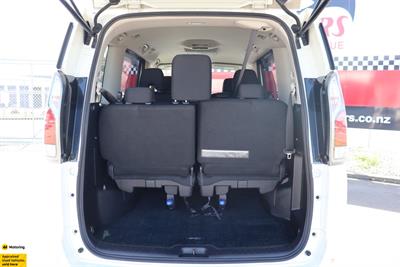 2016 Nissan Serena - Thumbnail