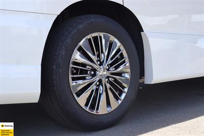 2016 Nissan Serena - Thumbnail