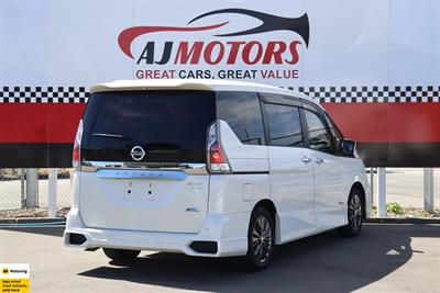 2016 Nissan Serena - Thumbnail