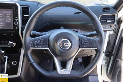 2016 Nissan Serena - Thumbnail