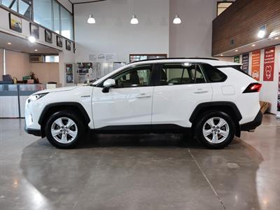 2021 Toyota RAV4 - Thumbnail