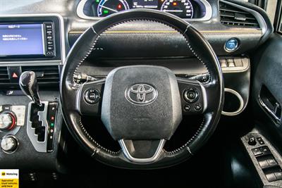 2017 Toyota Sienta - Thumbnail
