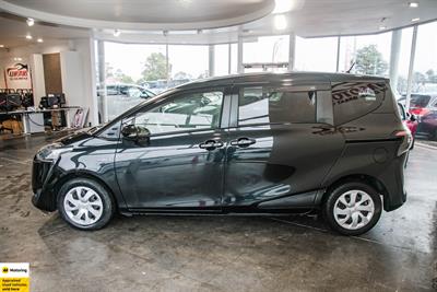 2017 Toyota Sienta - Thumbnail