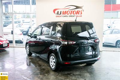 2017 Toyota Sienta - Thumbnail