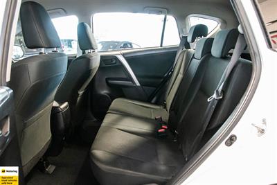 2018 Toyota RAV4 - Thumbnail