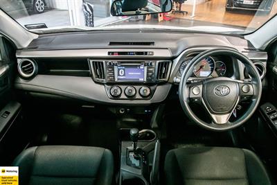 2018 Toyota RAV4 - Thumbnail