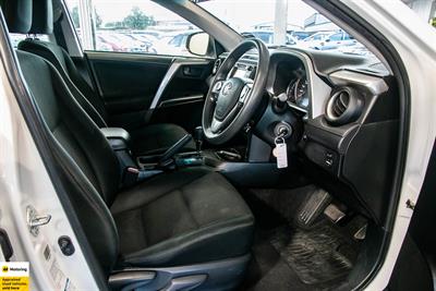 2018 Toyota RAV4 - Thumbnail