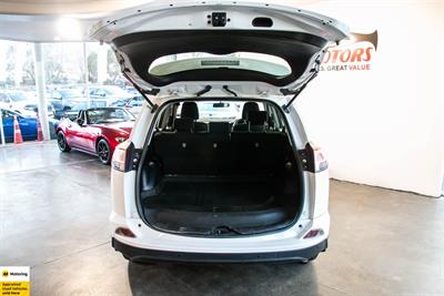 2018 Toyota RAV4 - Thumbnail