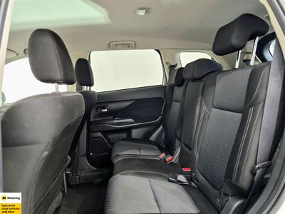 2022 Mitsubishi Outlander - Thumbnail