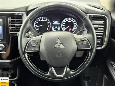 2022 Mitsubishi Outlander - Thumbnail