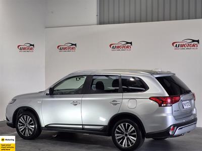 2022 Mitsubishi Outlander - Thumbnail