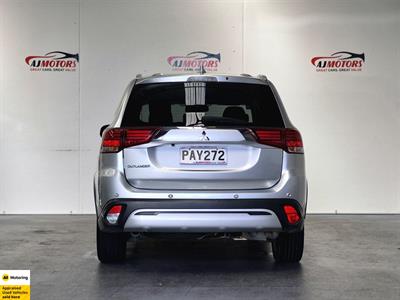 2022 Mitsubishi Outlander - Thumbnail