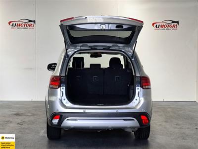 2022 Mitsubishi Outlander - Thumbnail