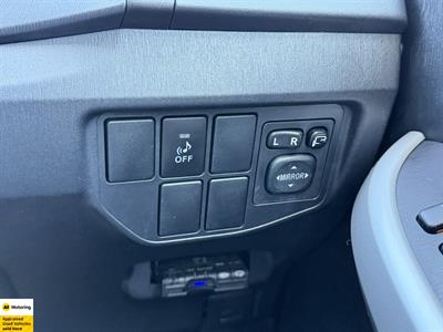 2013 Toyota Prius - Thumbnail