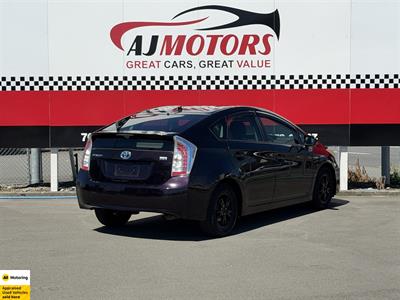 2013 Toyota Prius - Thumbnail