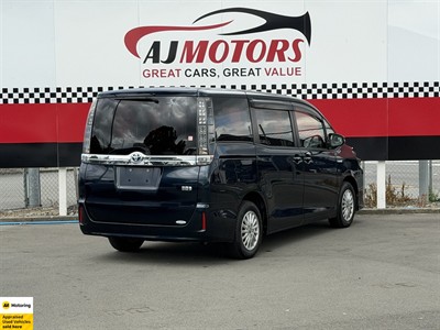 2014 Toyota Voxy - Thumbnail