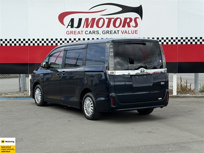 2014 Toyota Voxy - Thumbnail