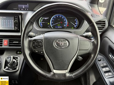 2014 Toyota Voxy - Thumbnail