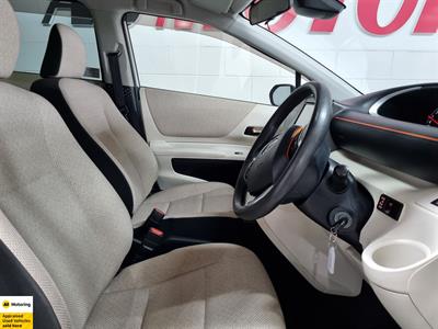 2017 Toyota Sienta - Thumbnail