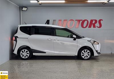 2017 Toyota Sienta - Thumbnail