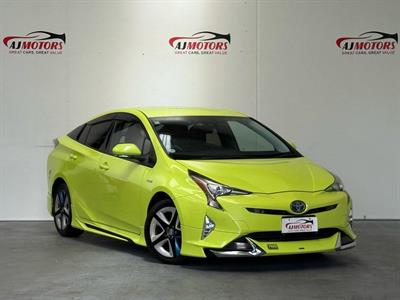 2017 Toyota Prius - Thumbnail