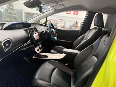 2017 Toyota Prius - Thumbnail