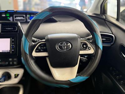 2017 Toyota Prius - Thumbnail