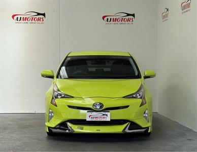 2017 Toyota Prius - Thumbnail