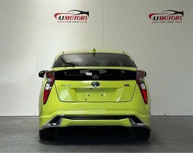 2017 Toyota Prius - Thumbnail