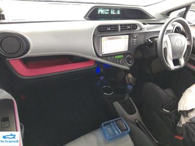 2013 Toyota Aqua - Thumbnail