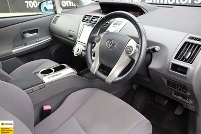 2012 Toyota Prius Alpha - Thumbnail