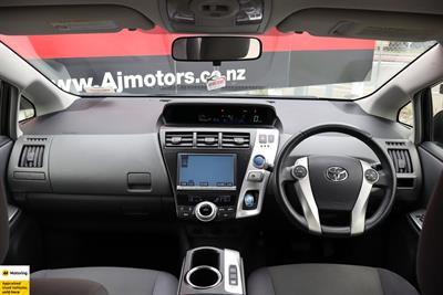 2012 Toyota Prius Alpha - Thumbnail