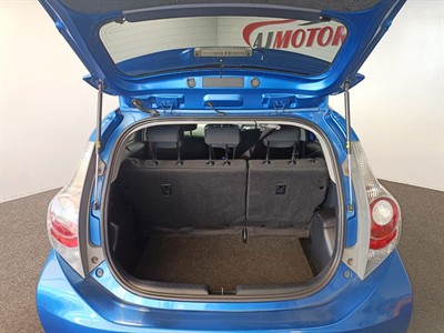 2013 Toyota Aqua - Thumbnail