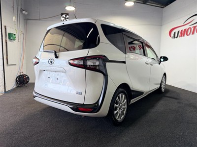 2016 Toyota Sienta - Thumbnail