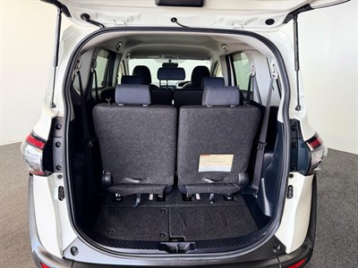 2016 Toyota Sienta - Thumbnail