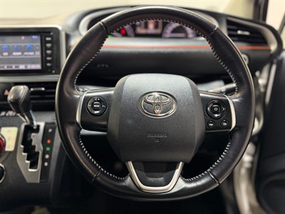 2016 Toyota Sienta - Thumbnail