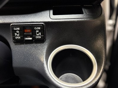 2016 Toyota Sienta - Thumbnail