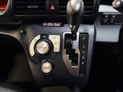 2016 Toyota Sienta - Thumbnail