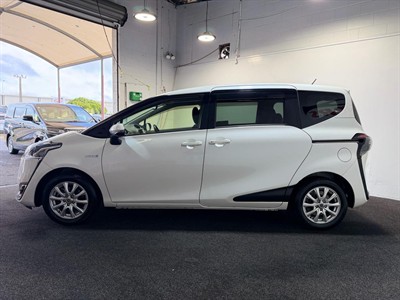 2016 Toyota Sienta - Thumbnail
