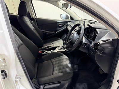 2020 Mazda MAZDA2 - Thumbnail