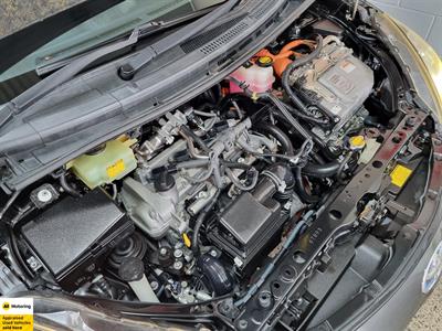 2012 Toyota Aqua - Thumbnail