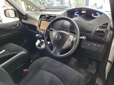 2016 Nissan Serena - Thumbnail