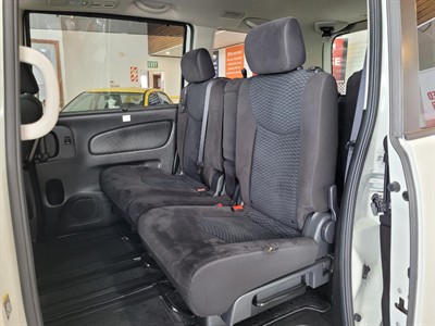 2016 Nissan Serena - Thumbnail