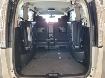 2016 Nissan Serena - Thumbnail