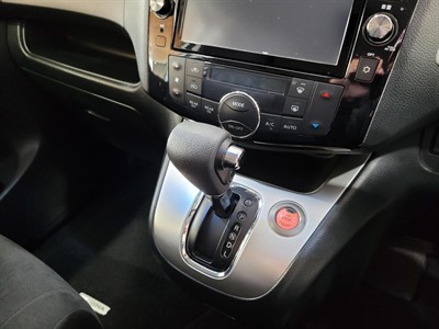 2016 Nissan Serena - Thumbnail