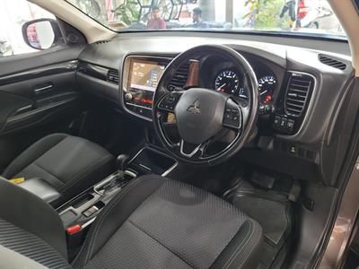 2021 Mitsubishi Outlander - Thumbnail